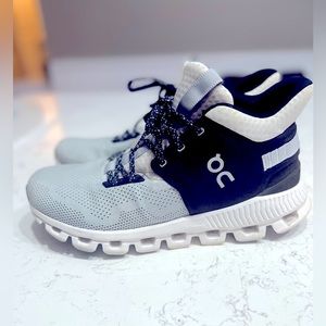 On Cloud tennis shoes Size 8